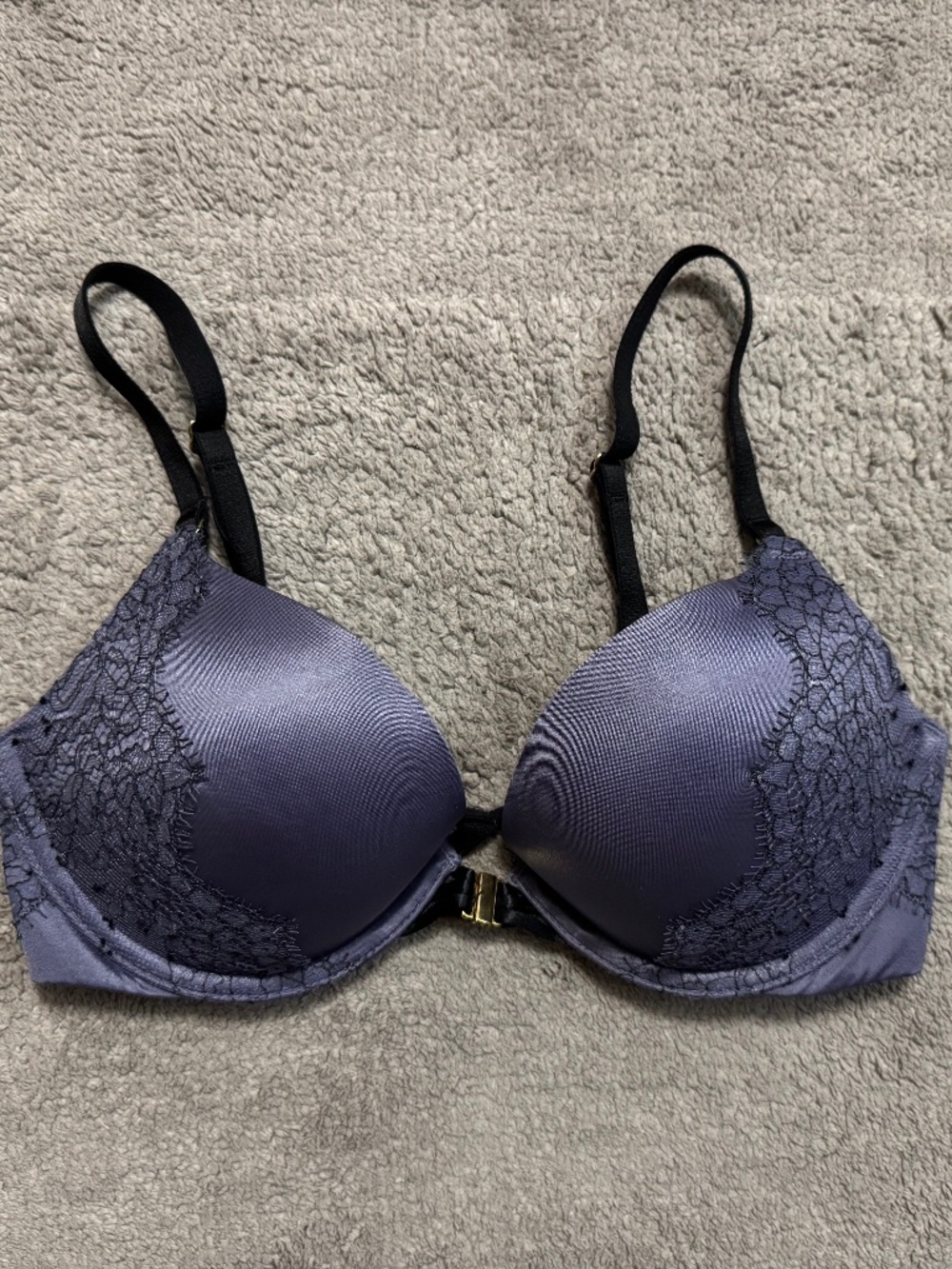 Victoria's Secret Very Sexy Front-Closure Push-up Bra, 32C, New Without Tags